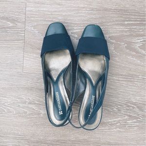 Naturalizer heels/pumps navy